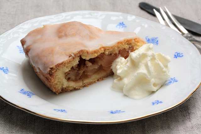 gedeckter Apfelkuchen
