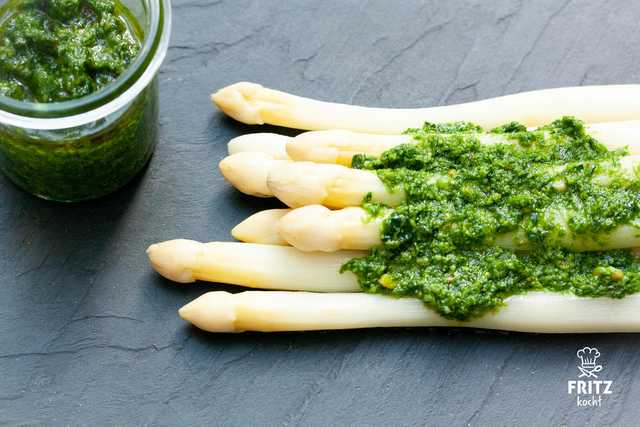 Spargel mit Bärlauch Pesto    