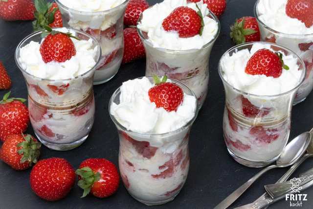 Erdbeer Baiser Dessert mit TK Erdbeeren