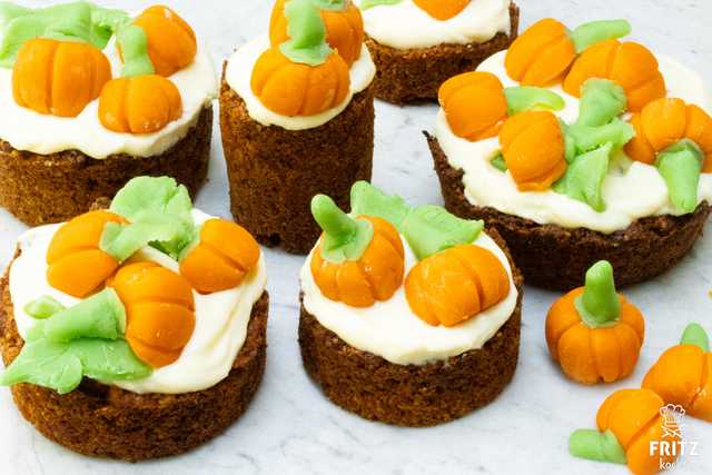Kürbis Kuchen + Frosting und Marzipan
