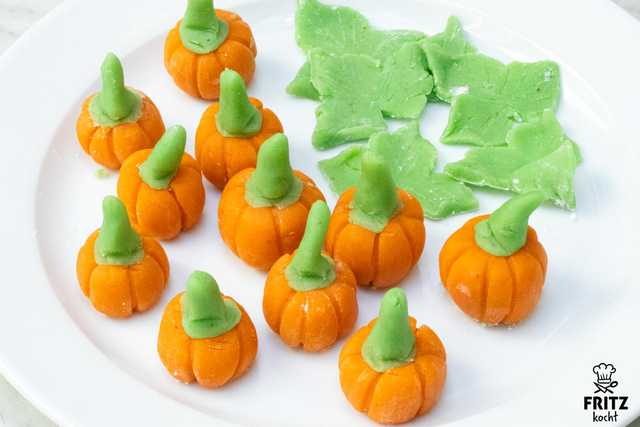 Kürbisse aus Marzipan
