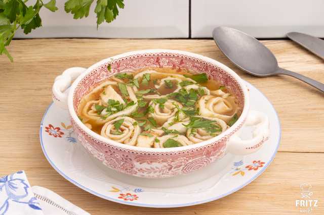 Pfannkuchen Suppe, Flädlesuppe